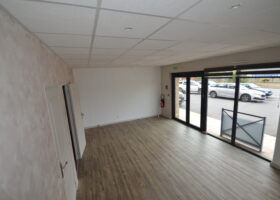 Local commercial de 55 m² en bordure de RN88