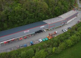 Ensemble industriel de 2100 m² sur une parcelle de 10 000 m² proche de l'A75